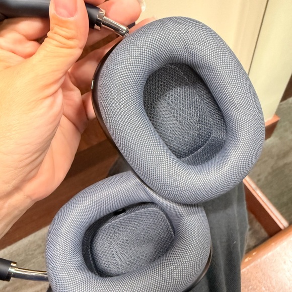 Apple AirPods Max - Gray - Picture 1 of 5